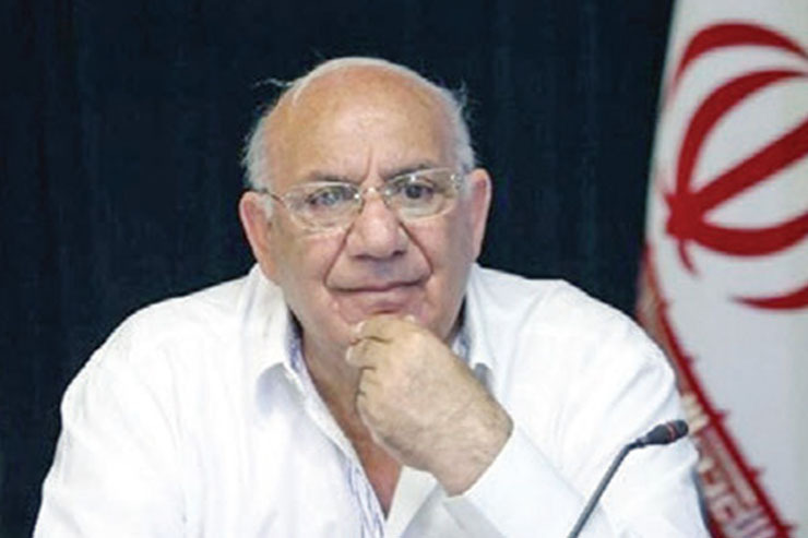 چندین سال است که ما درمورد ناکارآمدی مسئولان فدراسیون فوتبال صحبت می‌کنیم. عیب قطعا از توپ فوتبال و مستطیل سبز نیست. مشکل، افرادی هستند که با کمال وقاحت در فدارسیون فوتبال حاضر می‌شوند و می‌خواهند دوباره به قدرت بازگردند تا از صندلی فدراسیون فوتبال سوءاستفاده کنند.