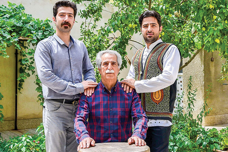 رخی پیش‌کسوتان ورزش باستانی می‌گویند ممکن است در گذر سال‌ها این ورزش به دست فراموشی سپرده شود، اما این ورزش نسل‌به‌نسل چرخیده و تا امروز حفظ شده است و بسیاری هنوز آن را همچون در گران‌بهایی می‌دانند که باید به نسل آینده منتقل شود. خانواده ارغوانی ساکن محله بهشتی یکی از همین خانواده‌هایی است که به این موضوع عقیده دارد.