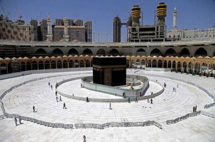 بنابر اعلام دیوان عالی عربستان، روز چهارشنبه نخستین روز اجرای مناسک حج در سایه شیوع بین‌المللی ویروس کرونا خواهد بود.