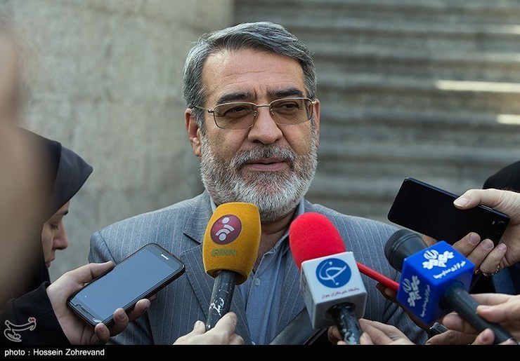 وزیر کشور گفت: برای جبران عقب‌ماندگی‌های موجود در بازگشت ارز اولویت در تعامل با تولیدکنندگان و صادرکنندگان با روش‌های اقناعی است، اما برخورد‌های قانونی برای صیانت از منافع عمومی اجتناب ناپذیر است.