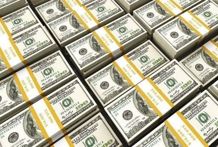 به نظر می‌رسد برخی از نوسان‌گیران نیز ترجیح دادند به‌جای آنکه در برابر نزول قیمت دلار مقاومت کنند، در فروش همراه بازارساز شوند و از خرید‌های پیشین کسب سود کنند.