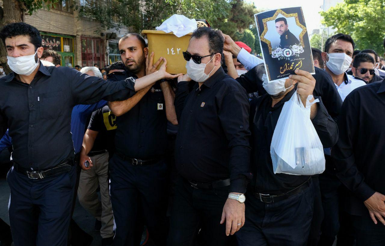 مراسم تشییع پیکر آتشنشان مشهدی برگزار شد مراسم تشییع پیکر آتشنشان مشهدی برگزار شد