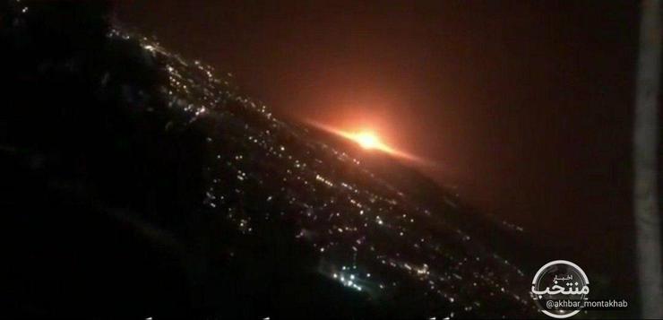 دقایقی قبل هم زمان با شنیده شدن صدای مهیب در شرق تهران، نور بزرگ نارنجی در آسمان دیده شد.