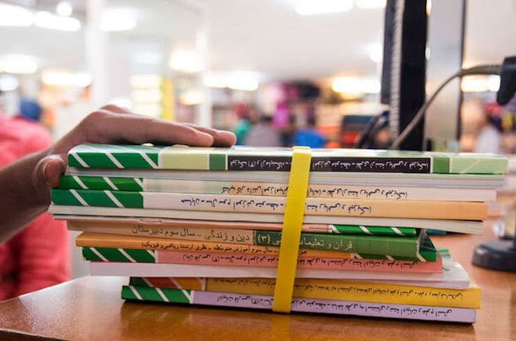 ثبت نام کتاب‌های درسی از طریق ورود به سامانه irtextbook.ir یا irtextbook.com انجام می‌شود.