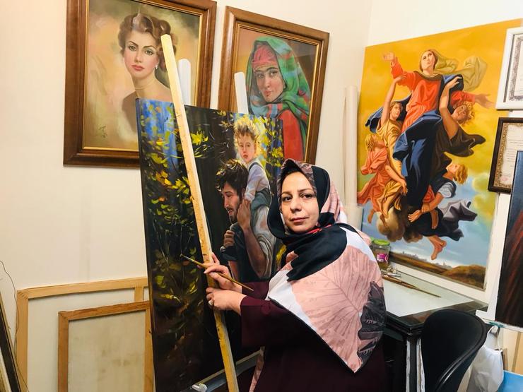 این گالری را واقعا برای سود اقتصادی ایجاد نکرده‌ام، چون اصلا اتفاق اقتصادی در اینجا نمی‌افتد. اینجا فقط پاتوقی است برای حضور هنرمندان، زیرا من علاقه زیادی به برقراری تعامل دارم و هنرجویان نیز در همین مکان آموزش می‌بینند.