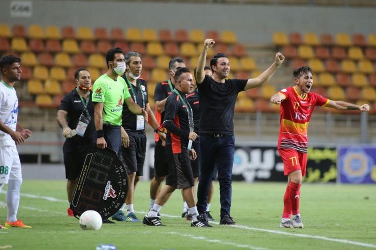 هفته 22 لیگ برتر فوتبال با برتری پرسپولیس و توقف استقلال به پایان رسید.