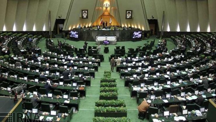یک عضو کمیسیون امنیت ملی و سیاست خارجی مجلس شورای اسلامی با بیان اینکه بانک‌های کره جنوبی هفت میلیارد دلار ایران را آزادسازی نمی‌کنند، گفت که اگر طی روز‌های آینده این پول آزاد نشود موج تحریم کالا‌های کره‌ای رقم خواهد خورد.