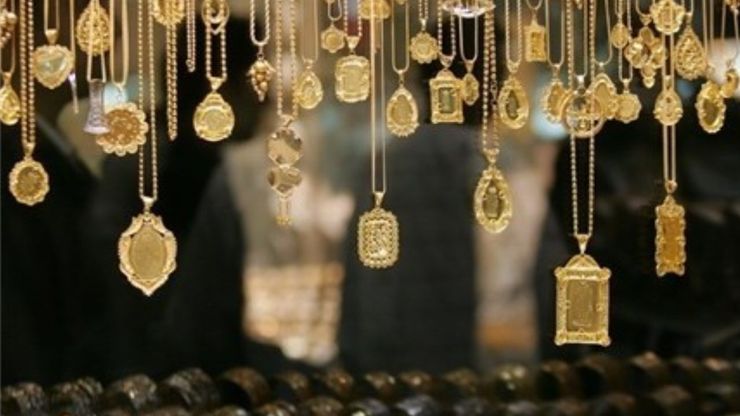 طبق تحلیل رییس اتحادیه طلا و جواهر تهران، با کنترل بازار ارز طی روز‌های اخیر، روند بازار سکه و طلا نیز نزولی بوده است، اما همچنان حباب سکه در محدوده ۸۰۰ هزار تومان است.