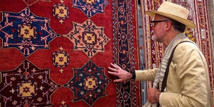 مدیرعامل اتحادیه تولیدکنندگان فرش دست‌باف با اعلام کاهش ۴۳۰ میلیون دلاری صادرات فرش ایران در سال گذشته گفت: یکی از اصلی‌ترین حوزه‌های اقتصادی ایران که آمریکا بر روی محدود کردن آن دست گذاشته حوزه فرش دست‌باف ایران بوده است و تحت تاثیر محدودیت‌ها صادرات این محصول کاهش جدی داشته است.