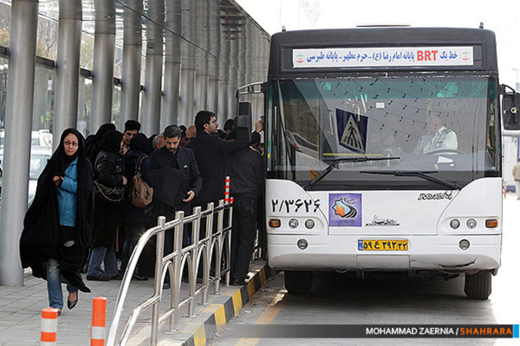 مدیر روابط عمومی سازمان اتوبوسرانی شهرداری مشهد گفت: بنابر اعلام استانداری خراسان رضوی، به دلیل افزایش فزاینده دمای هوا و به منظور صرفه جویی در مصرف برق، از روز شنبه ۱۱ مرداد تا پایان مردادماه، ساعات کار ادارات و بانکها از ساعت ۶:۳۰ آغاز می شود.