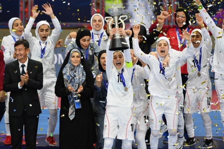 خیّر مشهدی جور فدراسیون فوتبال را کشید و پاداش تیم ملی فوتسال بانوان را پرداخت کرد.