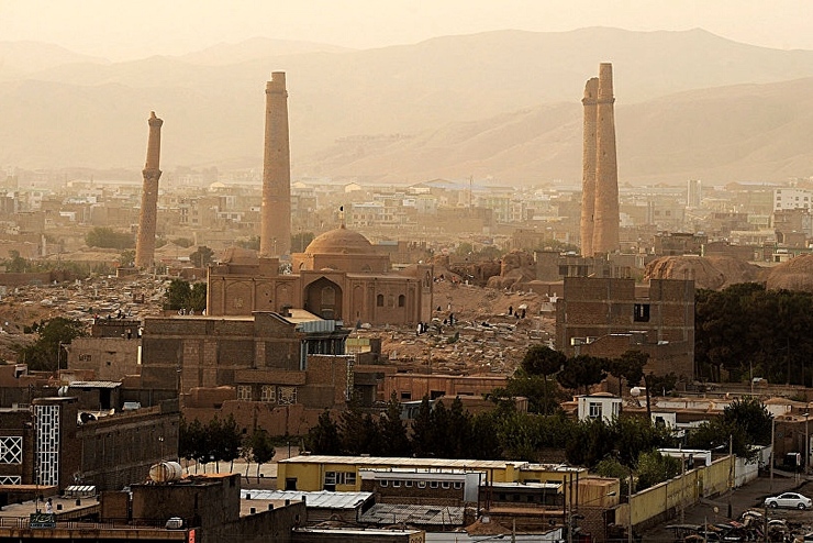 هرات یکی از تاریخی‌ترین شهرهای افغانستان است که در غرب این کشور قرار دارد، این شهر بناهای تاریخی و ارزشمندی زیادی در دل خود دارد و در واقع سندی ارزشمند از دوره تیموری است.