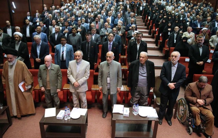 برخلاف تصور عمومی پس از اعلام نتایج انتخابات مجلس یازدهم، اکثریت اصول‌گرای مجلس، تاکنون به وحدت نظر و عمل نرسیده‌اند و اختلافات آنان تیتر جراید و رسانه‌های مختلف است. اختلاف نظر مصطفی میرسلیم که تصور می‌شد یکی از وزنه‌های مجلس یازدهم باشد، با برخی چهره‌ها و روند‌های حاکم بر مجلس همچنان ادامه دارد.
