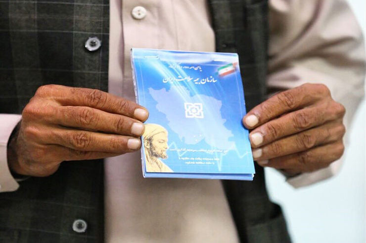 معاون پشتیبانی سازمان بیمه سلامت درباره سهم سازمان بیمه سلامت از هزینه درمان مبتلایان کرونا، گفت: از آنجا که درمان این بیماری باید رایگان انجام شود، مابه تفاوت سهم بیمار توسط منابع دولتی پرداخت می‌شود که این رقم در بخش بستری ۱۰ درصد و در بخش سرپایی ۳۰ درصد است.