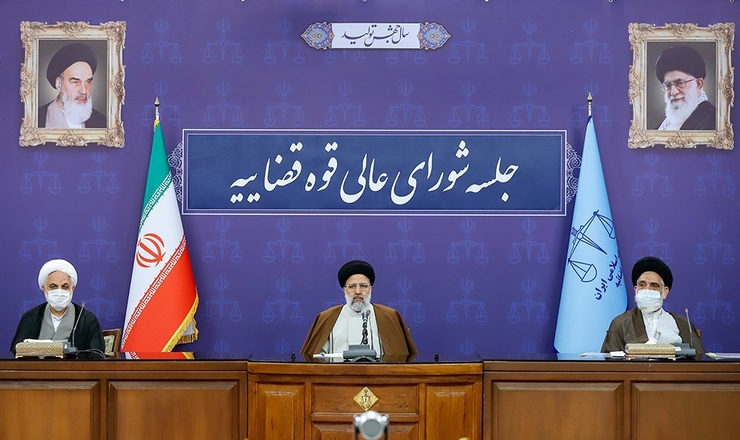 رییس قوه قضاییه گفت: برای برخورد با آن بخش از بازار ارز که جنبه اخلال امنیتی و سیاسی دارد، آمادگی کامل داریم.