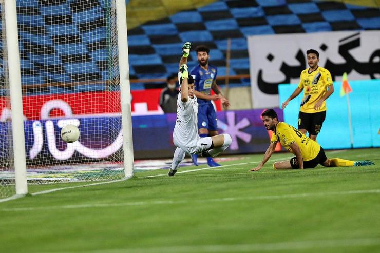 مدافع پرحاشیه سپاهان به دفاع از عملکرد خود در جدال مقابل استقلال تهران پرداخت.