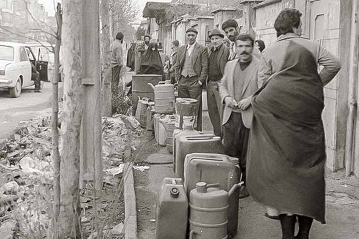 مصوبه ۱۴ میلیارد دلاری مجلس برای تامین کالا‌های اساسی و دارویی با نرخ ارز ترجیحی و لزوم استفاده دولت از کوپن برای تامین این کالا‌ها موجب شده است طی روز‌های اخیر موافقان و مخالفان مقابل هم صف آرایی کنند.