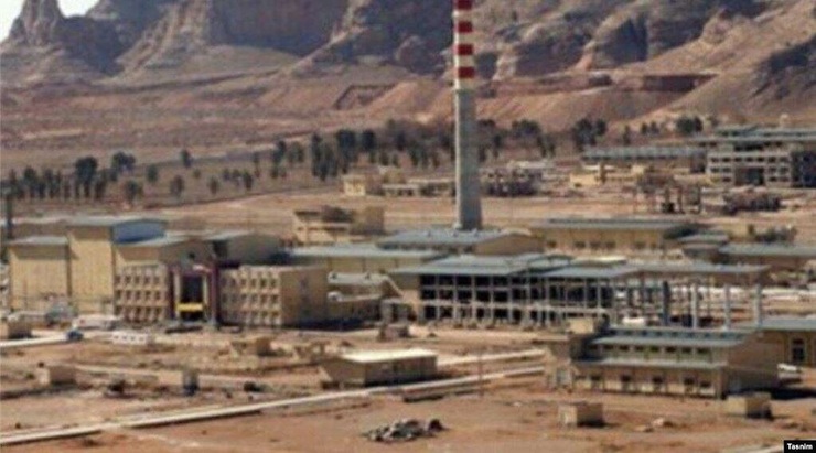 سخنگوی کمیسیون امنیت ملی و سیاست خارجی مجلس شورای اسلامی گفت: در جلسه امروز، کمیته امنیت مجلس، گزارش خود را درباره حادثه نطنز به استماع اعضا رساند. این گزارش به صورت طبقه بندی شده برای مقامات ارشد نظام ارسال خواهد شد. عصر امروز نیز کمیسیون امنیت ملی جلسه‌ای خواهد داشت.