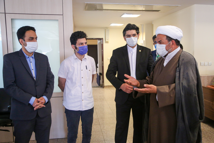 مدیرکل بنیاد شهید و امور ایثارگران خراسان رضوی که امروز به مناسبت روز خبرنگار در مجموعه شهرآرا حضور یافت، درباره عنوان «شهادت» برای کارکنان درمانی که در راستای مبارزه با بیماری کرونا جان خود را از دست می‌دهند، توضیح داد.