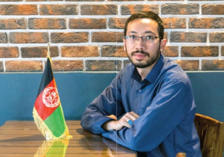 سیدمصطفی موسوی در ایران به دنیا آمده، اما مهاجر است، او خبرنگار است و می‌گوید: تنها مشکل ما این است که شناسنامه نداریم، حتی لهجه ما مشهدی است.