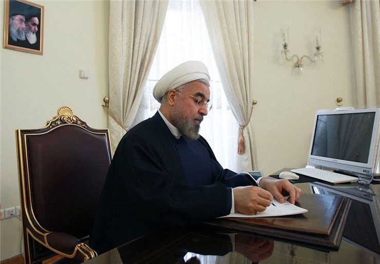 رییس‌جمهوری ارج نهادن به خبرنگار را پاسداشت حقیقت دانست و تاکید کرد: در روز‌های سخت کنونی، صف‌آرایی در برابر تحریف، صورتی از جانفشانی برای وطن و چهره‌ای روشن از میهن‌دوستی است.