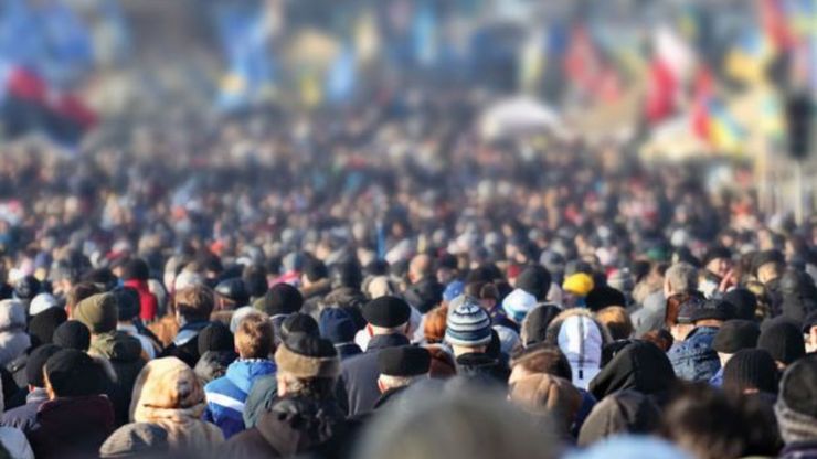تقریبا هفت سال پیش بود که نمایندگان مجلس نهم به دنبال هشدار رهبر انقلاب درباره کاهش جمعیت، طرح جمعیت و تعالی خانواده را کلید زدند، اما با وجود سیاست‌های ابلاغی رهبر انقلاب و الزام برنامه ششم توسعه به برنامه‌ریزی در راستای افزایش میزان باروری، همچنان در سطوح قانون‌گذاری و اجرایی کشور فقدان برنامه‌ریزی عملیاتی و نظام‌مند برای حل این مسئله مهم و راهبردی مشهود است.