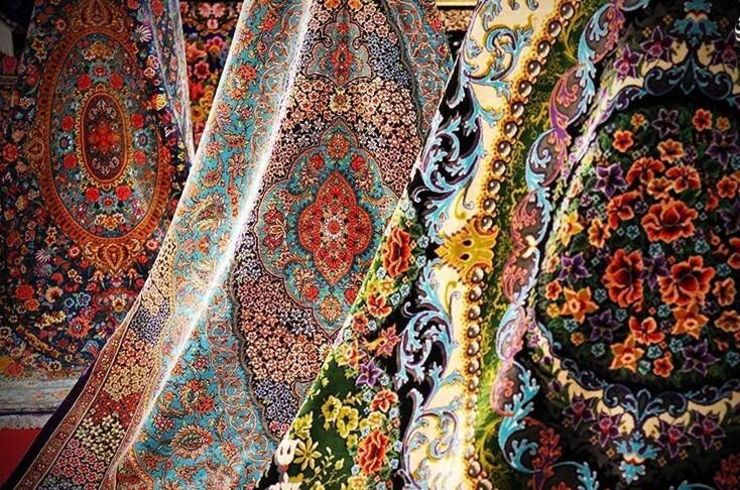 عضو هیات مدیره اتحادیه تولیدکنندگان فرش ایران گفت: تنها ۷۴ متقاضی معادل ۱۲ درصد غرفه دارانی که سال گذشته در نمایشگاه فرش شرکت کرده بودند تا پایان وقت اداری آخرین روز ثبت نام یعنی ۱۵ مردادماه برای شرکت در این نمایشگاه اعلام آمادگی کردند به همین دلیل برگزاری نمایشگاه از ۲۸ مرداد تا ۳ شهریور منتفی شد.