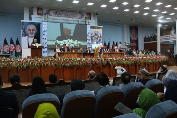 عبدالله عبدالله رئیس «لویه جرگه مشورتی» صلح یا مجلس بزرگان افغانستان گفت: به نظر می رسد کمیته‌های این مجلس مشورتی با آزادی ۴۰۰ مشروط زندانی طالبان توسط دولت این کشور موافق هستند. دولت اشرف غنی پیشتر با آزادی این افراد مخالفت کرده است.