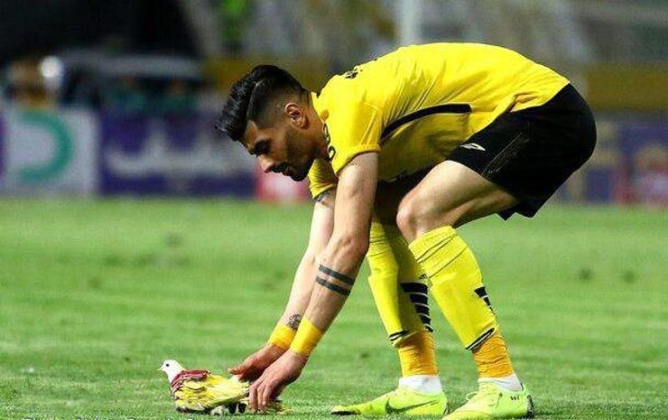 یحیی گل محمدی لیست بازیکنان مدنظرش را برای فصل بعد به مدیران پرسپولیس داده‌است و بعید نیست همین روزها اخبار جذابی از ساختمان این باشگاه منتشر شود.