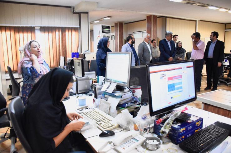 وزیر ارتباطات و فناورری امروز شنبه در صفحه اینستاگرام خود اعلام کرد: دستور رییس جمهوری برای هدیه خبرنگاران در حال پیگیری است و از امشب توزیع این هدایا انجام خواهد شد.