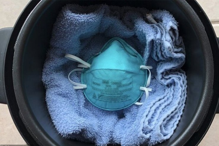 یک ابزار دیجیتالی آشپزخانه به نام «اینستنت پات» (Instant Pot) که می‌تواند جایگزین ۷ دستگاه مختلف شود، قابلیت پاکسازی ماسک‌های N ۹۵ را دارد. این دستگاه در مدت ۵۰ دقیقه می‌تواند ماسک‌های N ۹۵ را پاکسازی و ضدعفونی کند.