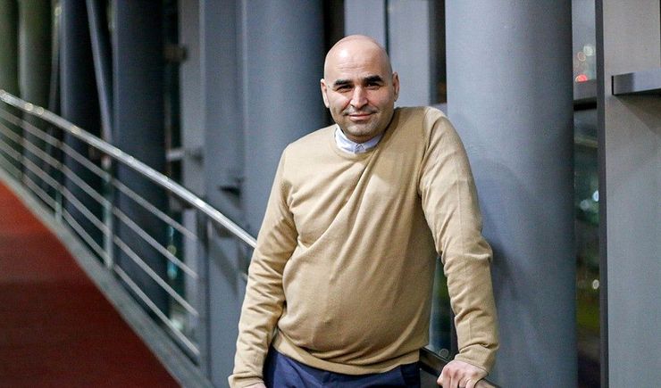 گفتگو با علی مسعودی یا علی‌مشهدی درباره تجربه‌های جدیدش در مقام کارگردانی سریال «آخر خط»، برنامه‌سازی‌اش برای شبکه نسیم و البته کرونا.