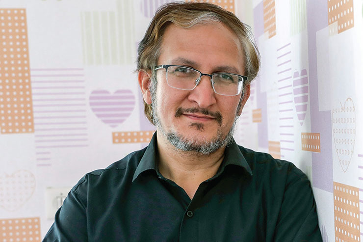 احمد منصوری‌نژاد، معروف به «منصوب»، یکی از نقاشان بنام مشهدی، از سال ۷۵ با همراهی دوستش کشیدن نقاشی‌دیواری شهدا و تصاویر دفاع مقدسی را شروع کرده است و تاکنون بیش از ۲ هزار اثر در این حوزه خلق کرده است.