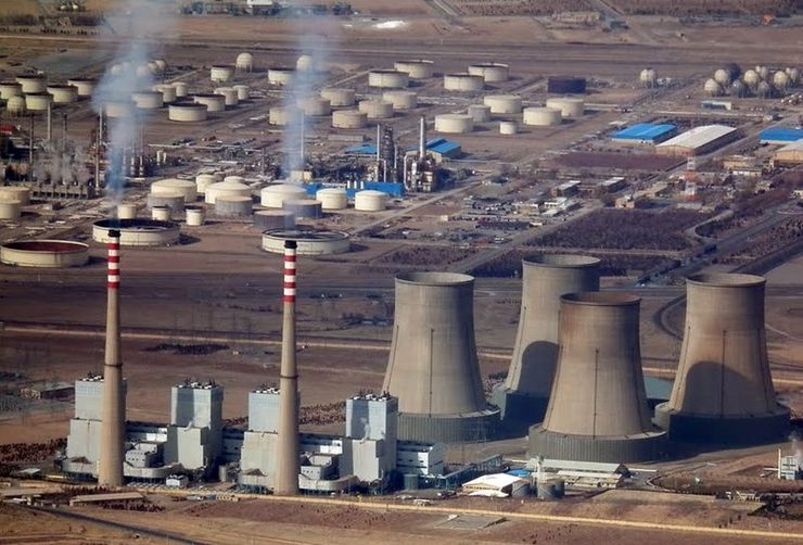 پایین بودن قیمت انرژی یا به تعبیر دیگر پرداخت یارانه پنهان از سوی دولت روی قبوض آب، برق و گاز باعث شده است که مردم ایران در مصرف انرژی همچون سایر جوامع بهینه عمل نکنند. در این رابطه مدیر عامل بهره وری ایران اعلام کرده است که ایران رکورد پرداخت یارانه انرژی در جهان را شکسته است.