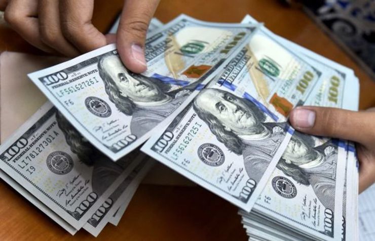 قیمت هر دلار آمریکا امروز چهارشنبه ۲۲ مرداد ۹۹ هم مثل روز گذشته افزایشی بود و در صرافی‌های بانکی، با حدود ۲۰۰ تومان افزایش نسبت به دیروز، به ۲۱ هزار و ۸۰۰ تومان رسید.