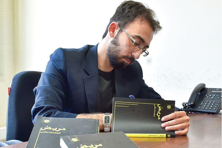 سیدشهاب شاه عالمی، کارمند شهرداری منطقه ۱۲ که به عنوان کارشناس در اداره فنی و عمران انجام وظیفه می‌کند، یکی از نویسندگان جوان منطقه است.