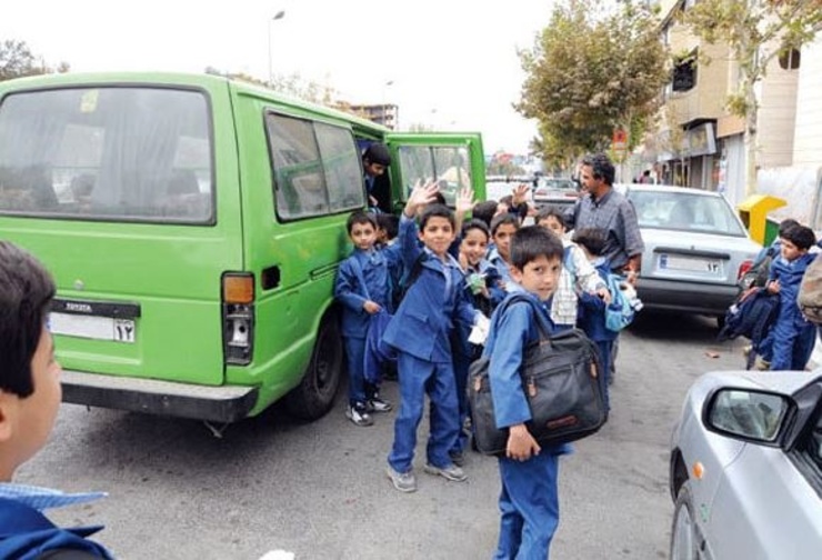 رانندگانی که سال گذشته در سامانه سپند ثبت نام کرده اند و اطلاعات فردی و خودرویی آنها تغییری نکرده است پیامک دریافت می کنند و نیازی به مراجعه حضوری ندارند.