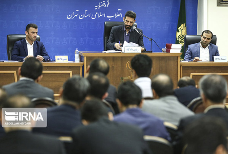 هفدهمین جلسه دادگاه رسیدگی به اتهام مدیر عامل سابق شرکت بازرگانی پتروشیمی و ١۴ متهم دیگر در شعبه سوم دادگاه ویژه رسیدگی به جرایم اخلالگران و مفسدان اقتصادی به ریاست قاضی مسعودی مقام آغاز شد.