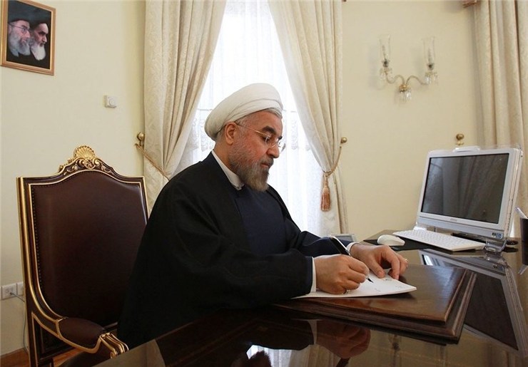 روز چهارشنبه مجلس شورای اسلامی به حسین مدرس خیابانی برای تصدی پست وزارت صنعت معدن و تجارت رای اعتماد نداد و اکنون بعد از گذشت ۳ روز طبق قانون رئیس جمهوری، سرپرست جدید برای این وزارتخانه منصوب کرد.