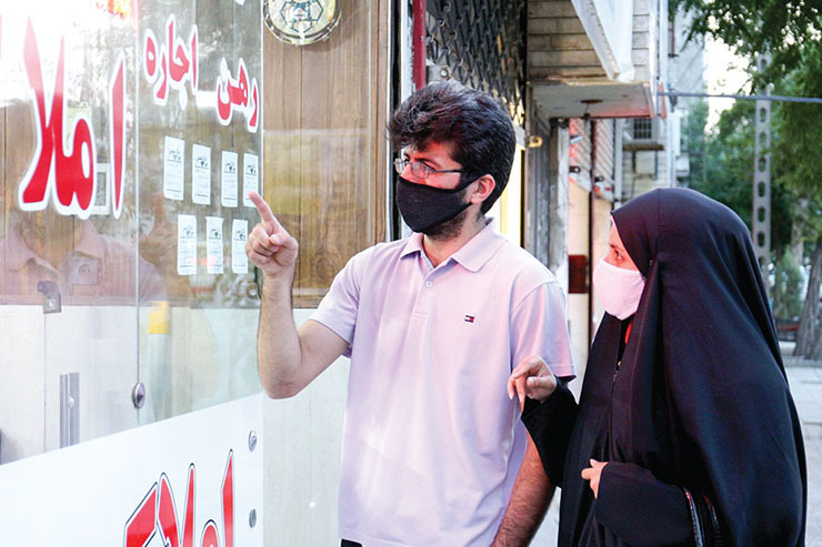 تیرماه دولت مصوبه‌ای را منتشر کرد که کورسوی امیدی بود برای کنترل بازار مسکن، اما بررسی اوضاع موجر و مستاجر نشان می‌دهد که این مصوبه هم کاری از پیش نبرده و در حد دستور روی کاغذ باقی مانده و شهروندان را با مشکلات فراوان مواجه کرده است.