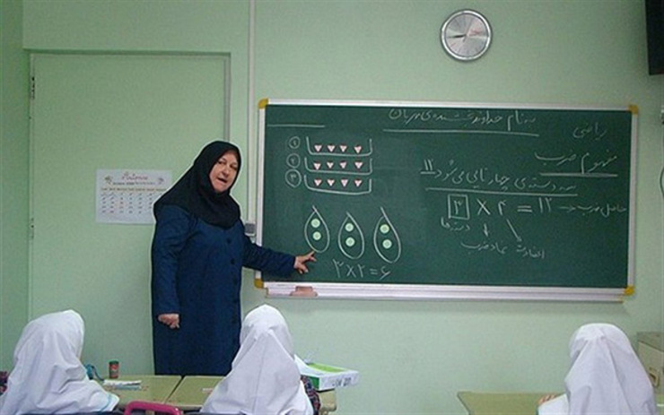 رئیس سازمان اداری و استخدامی، گفت: متوسط دریافتی کارکنان دولت ۵ میلیون و ۴۷۰ هزار تومان است، اما متوسط دریافتی کارکنان آموزش و پرورش ۵ میلیون و ۵۷۰ هزار تومان است.