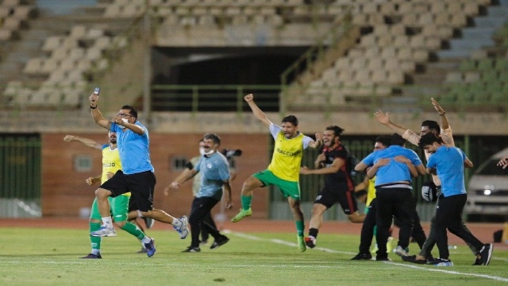 آلومینیم اراک موفق شد به لیگ برتر صعود کند‌.