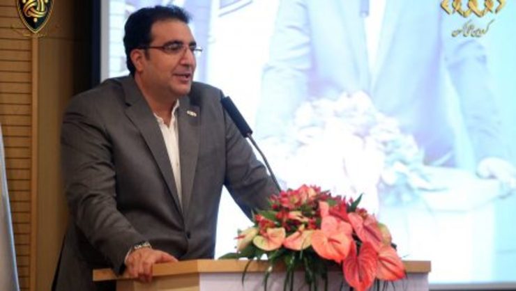 مدیر عامل گروه بین المللی اکسون می‌گوید: هر باشگاهی دوست دارد بازیکن مطرح و ارزشمندی همچون صمد را در اختیار داشته باشد ما هم صحبت‌هایی با او داشته ایم که هم درباره پوشاک بود و هم دیگر مسائل، اما همه چیز بستگی به خود صمد دارد.