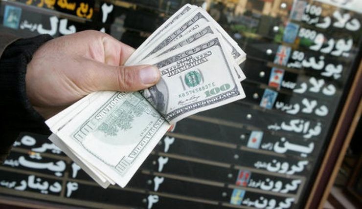 کارشناسان معتقدند ریزش بازار سرمایه و خروج نقدینگی از این بازار به التهاب در دیگر بازارها می‌انجامد. در روزهای ریزش بورس شاهد افزایش قیمت و التهاب در بازار ارز بودیم.