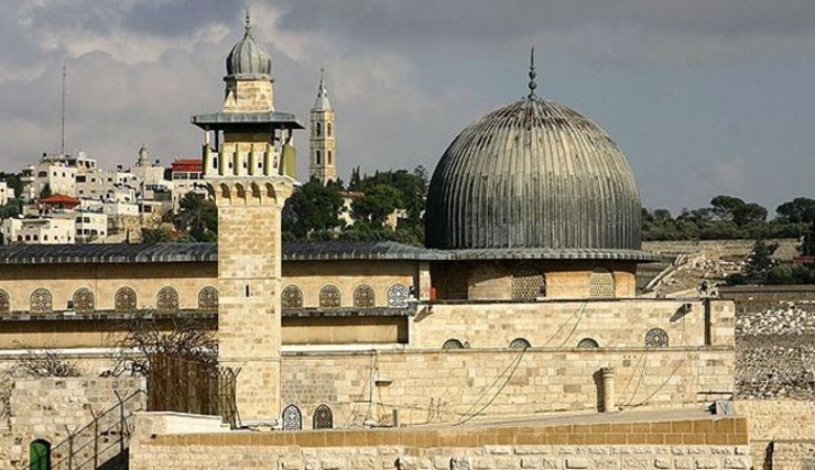 مفتی اعظم قدس در مخالفت با سیاست‌های عادی سازی روابط میان امارات متحده عربی و رژیم اشغال‌گر قدس فتوایی صادر کرد. بر این اساس شهروندان اماراتی را از سفر و اقامه نماز در مسجد الاقصی منع کرد.