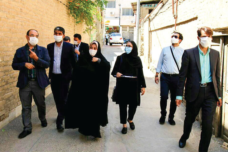 هر چند این روز‌ها توجه مدیران شهری درباره هویت شهر مشهد و تاریخ آن بیشتر از قبل شده و به دنبال حفظ و نگهداری تاریخ شهرمان هستند، اما هنوز هم شاهد تخریب برخی خانه‌های قدیمی و هویتی هستیم و مشاهده می‌کنیم مالک بنا که بیشتر آن‌ها وارثان هستند برای رسیدن به منافع شخصی‌شان بی‌توجه از ارزش معنوی و فرهنگی آن به دنبال تخریب و سودآوری هستند.