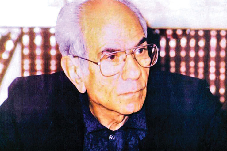 دکتر جواد حدیدی در ۵ آذر ۱۳۱۱ خورشیدی در قم دیده به جهان گشود. پدرش با اینکه از سواد خواندن و نوشتن محروم بود، به شاهنامه عشق می‌ورزید و نیمی از اشعار آن را از حفظ داشت.