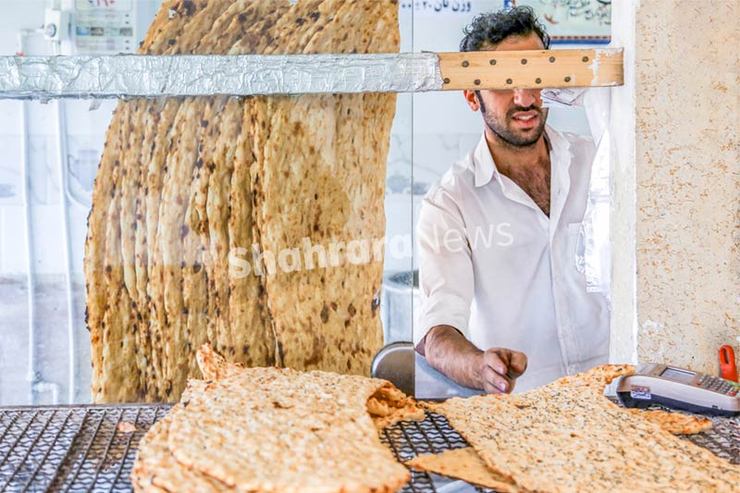 با وجود اینکه هیچ‌گونه مجوزی برای افزایش قیمت نان صادر نشده، اما صدور ۴۲ فرم تخلف به ارزش ۷۶ میلیون تومان برای نانوایان متخلف آن هم در یک روز، حاکی از گران‌فروشی نان در مشهد است
