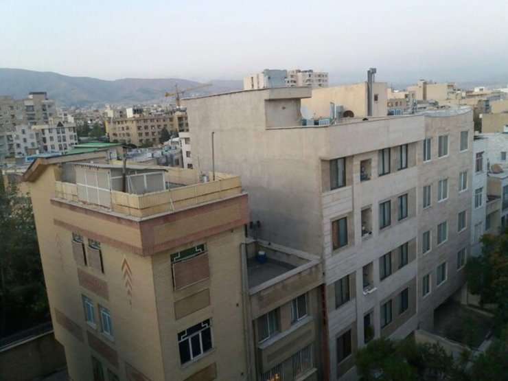 محمود محمودزاده، معاون مسکن و ساختمان وزیر راه و شهرسازی گفت: فردی را شناسایی کرده‌ایم که مالک ۶۰۵ واحد مسکونی است؛ همچنین یک شخصیت‌ حقوقی ۲۳ هزار و ۸۰۰ واحد را در تملک دارد.