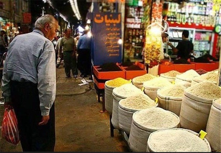 دبیر انجمن واردکنندگان برنج می‌گوید: با ممنوعیت واردات برنج‌های خارجی امسال در ماه‌های محرم و صفر ممکن است با کمبود و نوسان قیمت برنج رو به رو خواهیم شد.